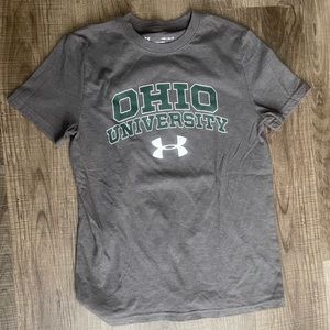Boys M Under Armour tee